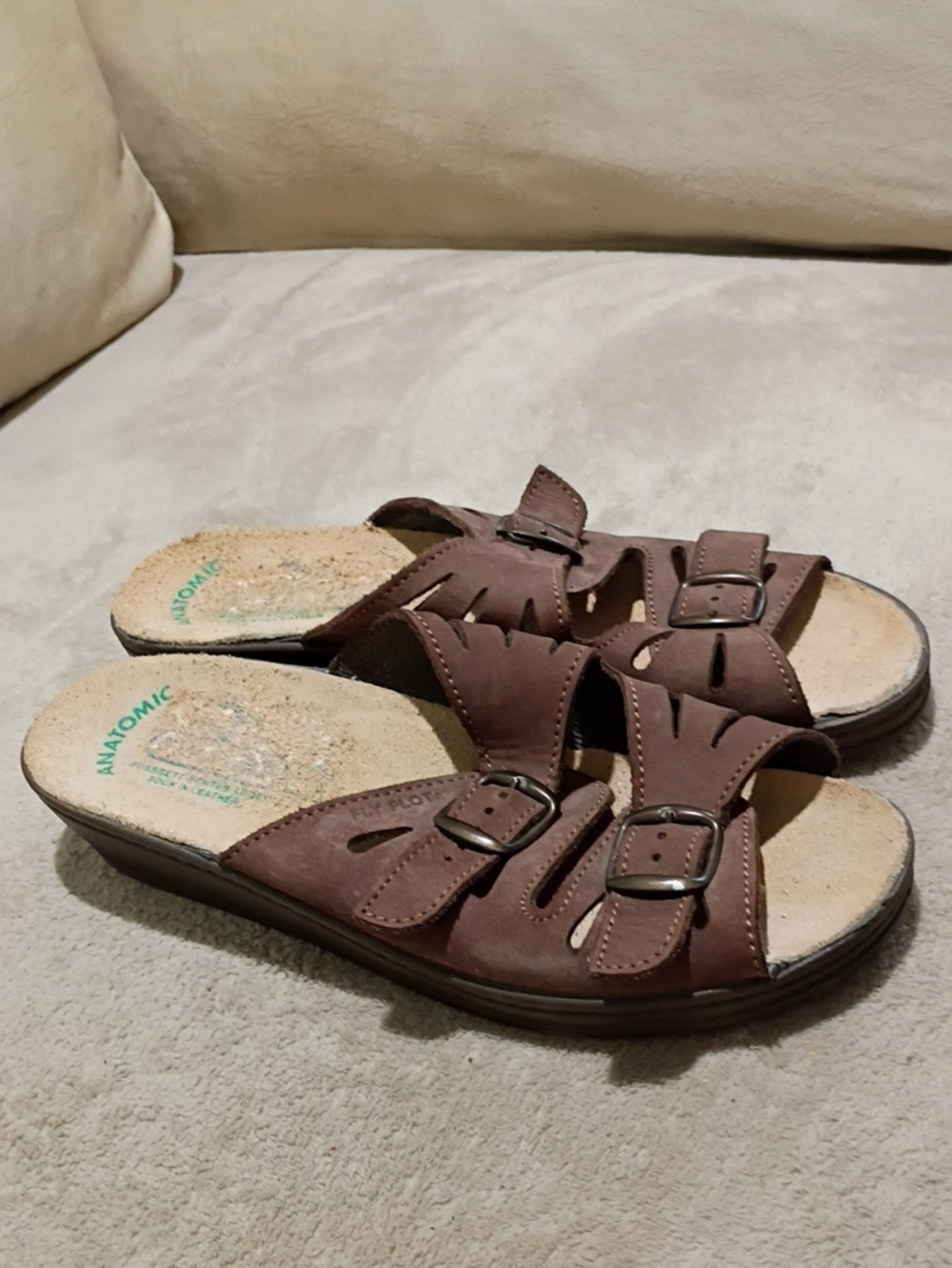 Fly Flot.Anatonic  Brown Buckle Slide Sandals